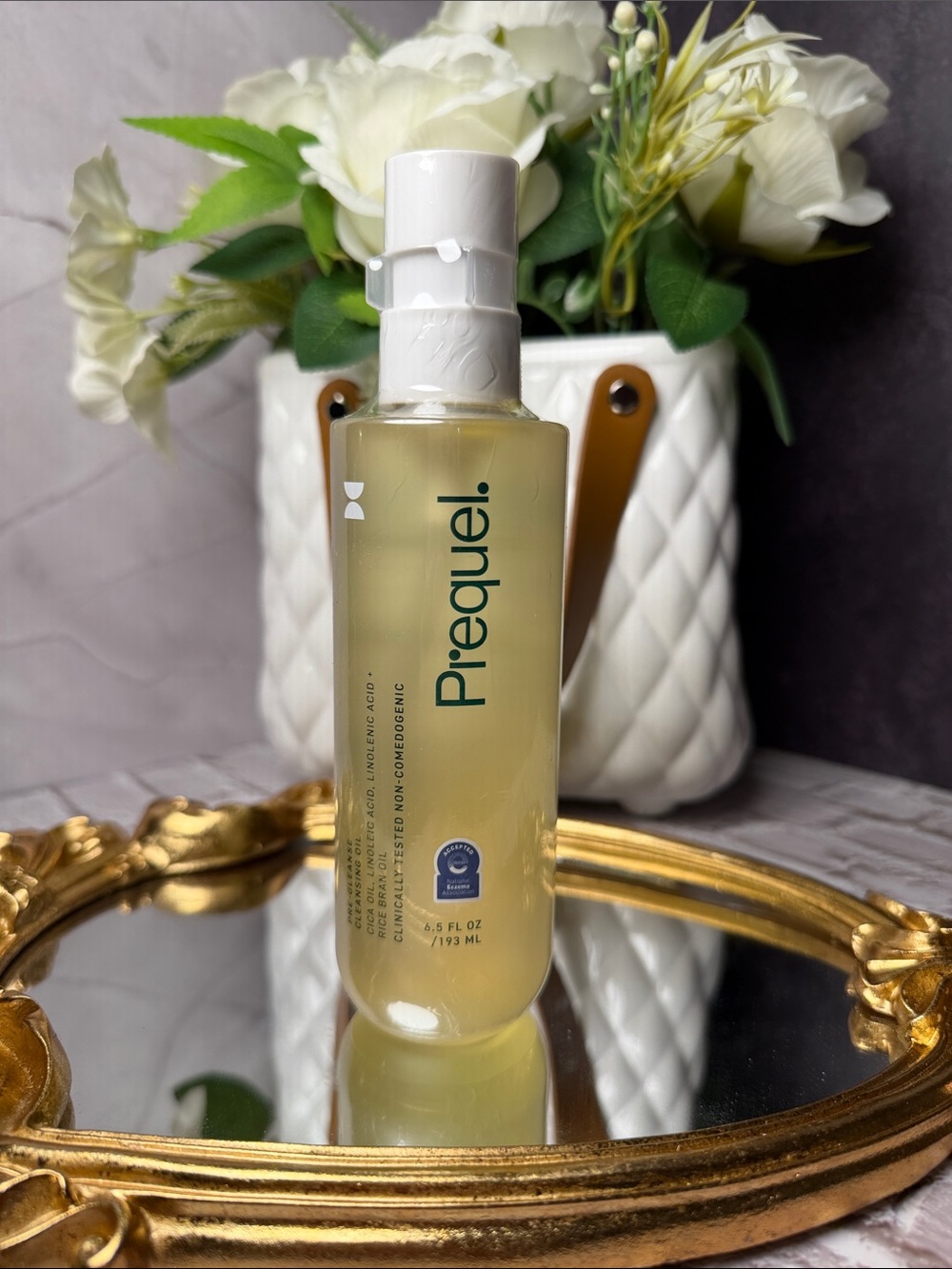 Hydrating Facial Oil Serum in Pale Yellow – Lightweight Glow